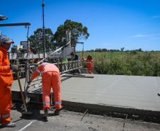 Pavimentação em concreto ca PRC-280 avança 1 Km por dia.