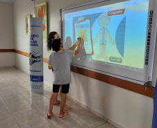 Sanepar entrega lousa digital para Apae de Guaraniaçu