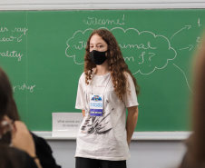 Estudantes do Ganhando o Mundo encerram curso de inglês com workshop em Curitiba