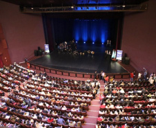 Evento no Teatro Guaíra celebra Dia da Família e novos programas para crianças e idosos