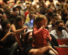 Evento no Teatro Guaíra celebra Dia da Família e novos programas para crianças e idosos