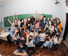 Estudantes do Ganhando o Mundo encerram curso de inglês com workshop em Curitiba