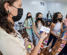 Estudantes do Ganhando o Mundo encerram curso de inglês com workshop em Curitiba