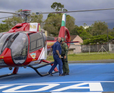 Força-tarefa reforça atendimento no litoral com voos noturnos e avião para remoções aeromédicas