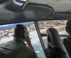 Força-tarefa reforça atendimento no litoral com voos noturnos e avião para remoções aeromédicas