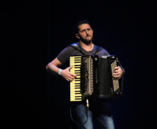 Evento no Teatro Guaíra celebra Dia da Família e novos programas para crianças e idosos