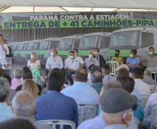 Com a entrega de mais 41 veículos, 47% dos municípios do Paraná passam a contar com caminhões-pipa