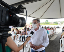 Projetos habitacionais entregues em Prudentópolis somam R$ 11,3 milhões de investimento do Governo do Estado à população. Enquanto famílias carentes vão receber imóveis de graça, idosos pagarão aluguel de 15% de um salário mínimo ao mês para manutenção do condomínio. - Curitiba, 21/12/2021 