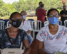 Com documento em mão, famílias de Goioerê celebram o Natal da casa regularizada