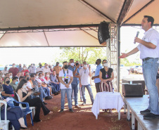 Com documento em mão, famílias de Goioerê celebram o Natal da casa regularizada