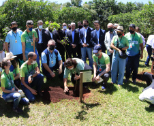 Em Foz do Iguaçu, governador acompanha plantio da 24ª milionésima árvore pela Itaipu Binacional