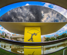 Os grupos de dança do Centro Cultural Teatro Guaíra – Balé Guaíra, G2 e Escola de Dança – se apresentam neste sábado (04),  no vão livre do Museu Oscar Niemeyer (MON). 