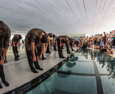 Os grupos de dança do Centro Cultural Teatro Guaíra – Balé Guaíra, G2 e Escola de Dança – se apresentam neste sábado (04),  no vão livre do Museu Oscar Niemeyer (MON). 