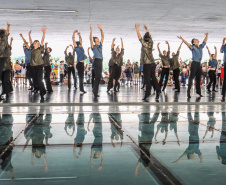 Os grupos de dança do Centro Cultural Teatro Guaíra – Balé Guaíra, G2 e Escola de Dança – se apresentam neste sábado (04),  no vão livre do Museu Oscar Niemeyer (MON). 