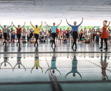 Os grupos de dança do Centro Cultural Teatro Guaíra – Balé Guaíra, G2 e Escola de Dança – se apresentam neste sábado (04),  no vão livre do Museu Oscar Niemeyer (MON). 