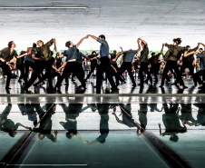 Os grupos de dança do Centro Cultural Teatro Guaíra – Balé Guaíra, G2 e Escola de Dança – se apresentam neste sábado (04),  no vão livre do Museu Oscar Niemeyer (MON). 