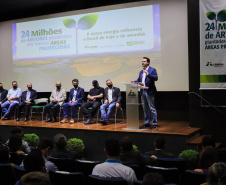 Em Foz do Iguaçu, governador acompanha plantio da 24ª milionésima árvore pela Itaipu Binacional