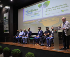 Em Foz do Iguaçu, governador acompanha plantio da 24ª milionésima árvore pela Itaipu Binacional