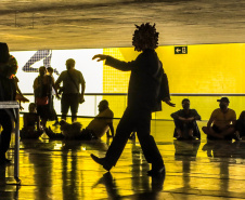 Os grupos de dança do Centro Cultural Teatro Guaíra – Balé Guaíra, G2 e Escola de Dança – se apresentam neste sábado (04),  no vão livre do Museu Oscar Niemeyer (MON). 