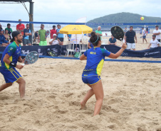 Beach tennis e bodyboard abrem o circuito de competições da temporada do Verão Paraná no litoral paranaense