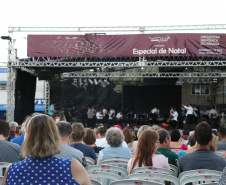 Orquestra Sinfônica do Paraná encanta na Praça Central de Guaratuba com música e espírito natalino 
