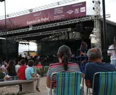 Orquestra Sinfônica do Paraná encanta na Praça Central de Guaratuba com música e espírito natalino 