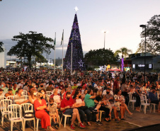 Orquestra Sinfônica do Paraná encanta na Praça Central de Guaratuba com música e espírito natalino 