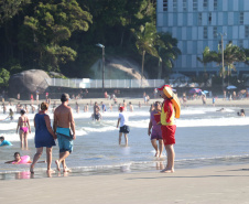 Corpo de Bombeiros fazem 126 salvamentos em oito dias de trabalho nas praias da Costa Leste do Paraná