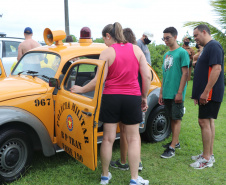 Ciclo de exposições da PM atrai dezenas de crianças e adultos nas praias do Litoral