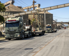 O Exército Brasileiro recebeu, na última terça-feira (30), seis novos caminhões da marca Tatra 8x8 com portadas IRB importados. Os veículos militares foram desembarcados na TCP - Terminal de Contêineres de Paranaguá, no Porto de Paranaguá. Fabricadas na República Tcheca, as viaturas foram embarcadas em porto alemão. Chegaram em Paranaguá em contêineres Flat Rack no navio Cap San Lorenzo.