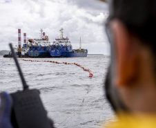 Porto faz simulação de vazamento de óleo na Baía de Paranaguá para testagem de sua capacidade de resposta