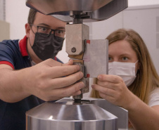Pesquisadores da UEPG desenvolvem estudos de componentes para produção de aeronaves e automóveis