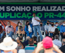 O governador Carlos Massa Ratinho Junior assina nesta quinta-feira (16) a ordem de serviço das obras de duplicação da PR-445, entre Londrina e Mauá da Serra, na região Norte. - Tamarana, 16/12/2021