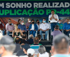 O governador Carlos Massa Ratinho Junior assina nesta quinta-feira (16) a ordem de serviço das obras de duplicação da PR-445, entre Londrina e Mauá da Serra, na região Norte. - Tamarana, 16/12/2021