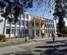 Nova lei regulamenta cargos e funções nas universidades estaduais paranaenses