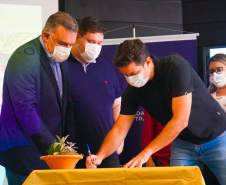 Em evento, Estado entrega cartões Comida Boa para os 29 municípios da RMC