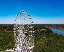 Com roda-gigante e volta de voos internacionais, Foz do Iguaçu reforça retomada do turismo