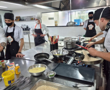 Secretaria de Justiça, Família e Trabalho e Abrasel oferecem 80 vagas para cursos com garantia de empregos em restaurantes