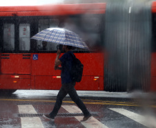 Curitiba fecha o ano com mais chuvas, mas ainda abaixo da média histórica