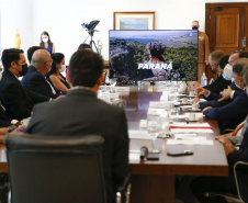 Governador Carlos Massa Ratinho Junior recebe o embaixador da Itália no Brasil Francesco Azzarello. 