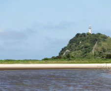 Entrada de materiais de construção na Ilha do Mel segue proibida até o fim da alta temporada