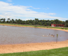 Praias artificiais das Costas Norte e Oeste do Estado mantém águas com condições boas para banho e prática de esportes