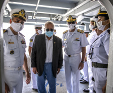 Embarcações da Marinha Brasileira se despedem da Baía de Paranaguá