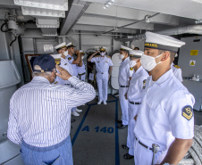 Embarcações da Marinha Brasileira se despedem da Baía de Paranaguá