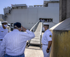 Embarcações da Marinha Brasileira se despedem da Baía de Paranaguá