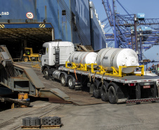 Peças para indústria de mineração são embarcadas no Porto de Paranaguá