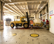 Peças para indústria de mineração são embarcadas no Porto de Paranaguá