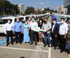 Governador Carlos Massa Ratinho Junior entrega veículos para a Vigilância Ambiental.