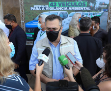 Governador Carlos Massa Ratinho Junior entrega veículos para a Vigilância Ambiental.