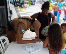 PM completa um mês de Verão Paraná com redução de 91,6% nos roubos e mais de 34 mil pulseirinhas de identificação entregues, no Litoral